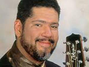 Ejemplo de Vida y Sacrificio:Tony Melendez,Tocar la Guitarra Sin Armas