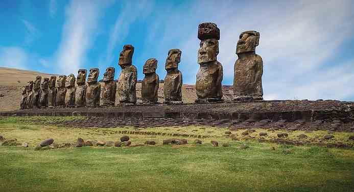 Los Monumentos de la Isla de Pascua: Traslado y Colocacion