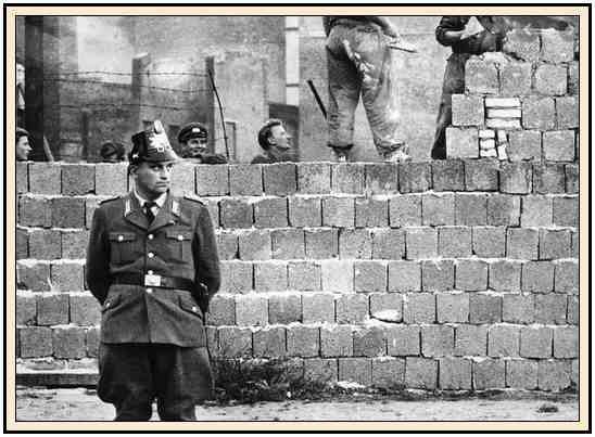 Construccion del Muro de Berlin-Objetivos y Origen de La Guerra Fria