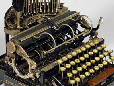 Historia Maquina de Escribir